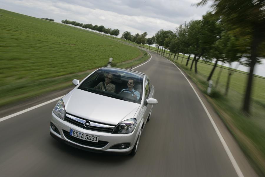  Opel Astra GTC 2005 года  (фото 183 из 212)
